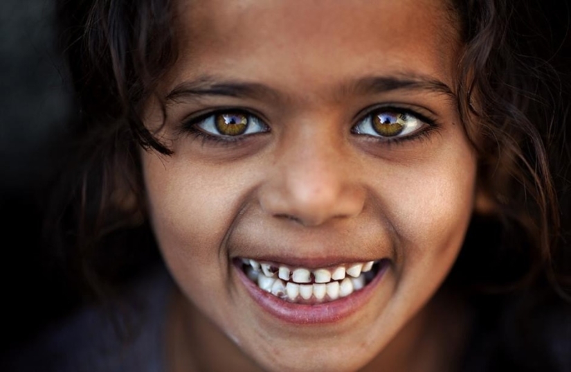 Expressive and colorful portraits from different parts of the world Expressive and colorful portraits from different parts of the world