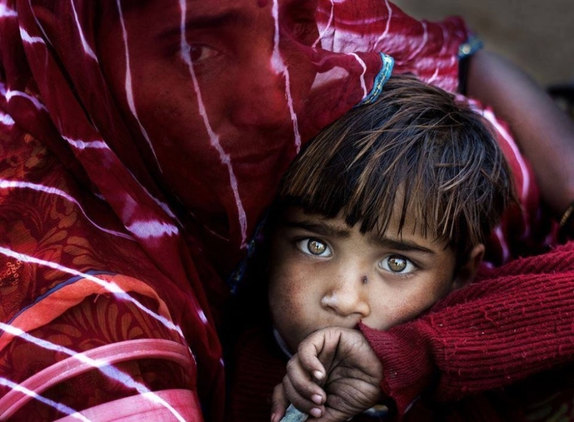 Expressive and colorful portraits from different parts of the world Expressive and colorful portraits from different parts of the world