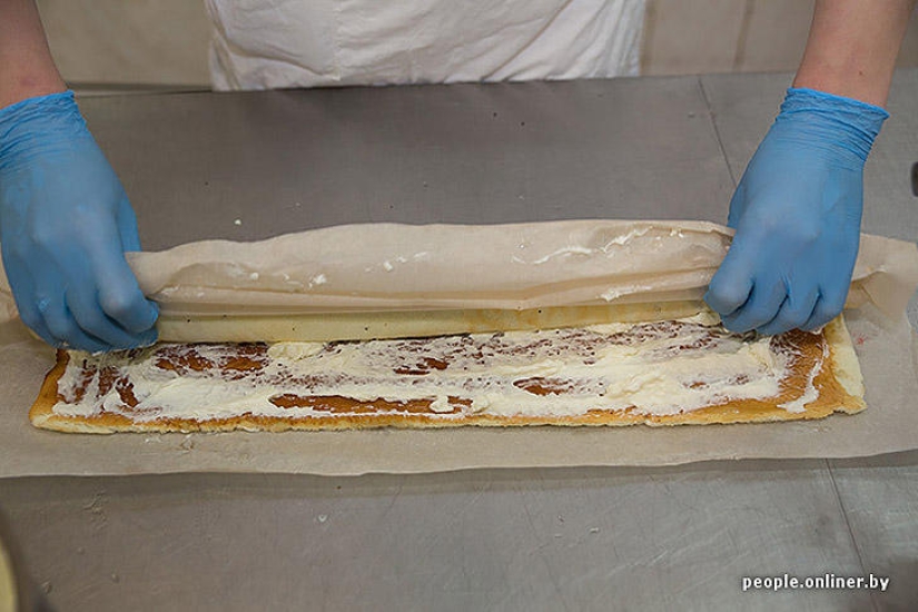 &quot;Fabulous&quot; photo report: how your favorite Soviet cakes are made