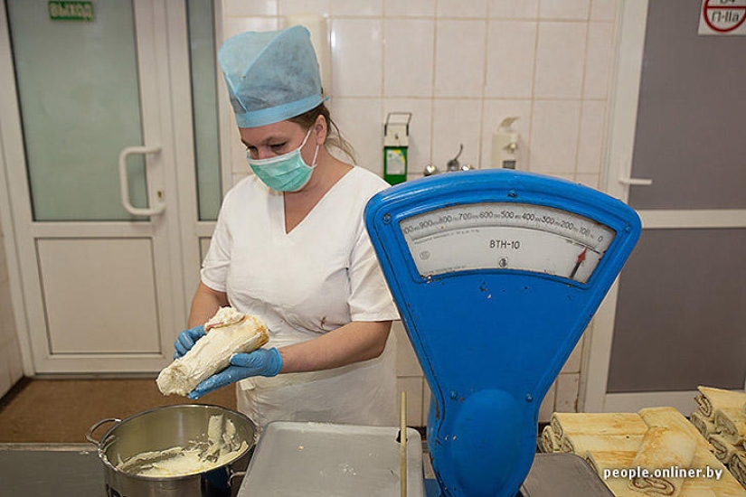 &quot;Fabulous&quot; photo report: how your favorite Soviet cakes are made
