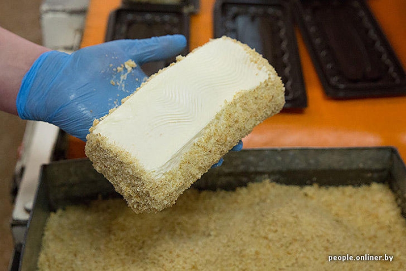 &quot;Fabulous&quot; photo report: how your favorite Soviet cakes are made