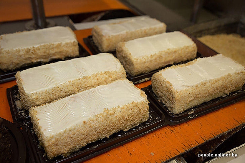 &quot;Fabulous&quot; photo report: how your favorite Soviet cakes are made
