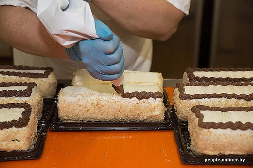 &quot;Fabulous&quot; photo report: how your favorite Soviet cakes are made