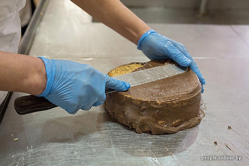 &quot;Fabulous&quot; photo report: how your favorite Soviet cakes are made