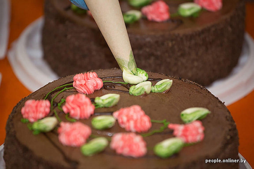 &quot;Fabulous&quot; photo report: how your favorite Soviet cakes are made