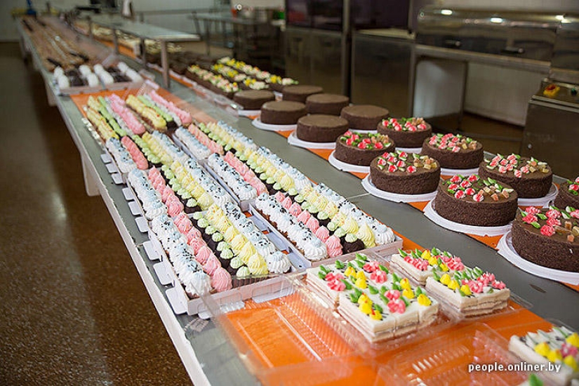 &quot;Fabulous&quot; photo report: how your favorite Soviet cakes are made