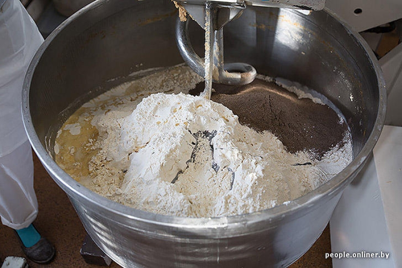 &quot;Fabulous&quot; photo report: how your favorite Soviet cakes are made