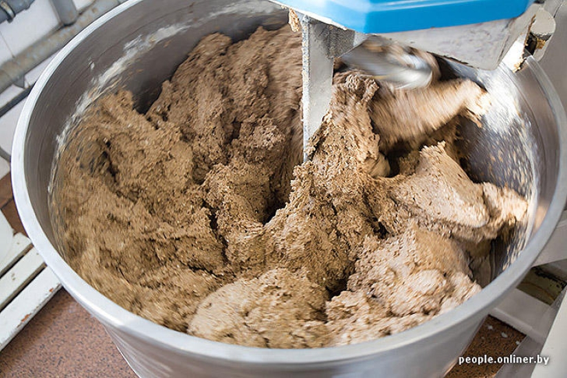 &quot;Fabulous&quot; photo report: how your favorite Soviet cakes are made