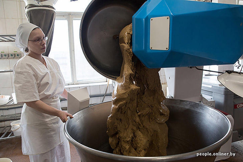&quot;Fabulous&quot; photo report: how your favorite Soviet cakes are made