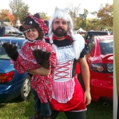 Family contract: how parents and children prepare Halloween costumes together Family contract: how parents and children prepare Halloween costumes together