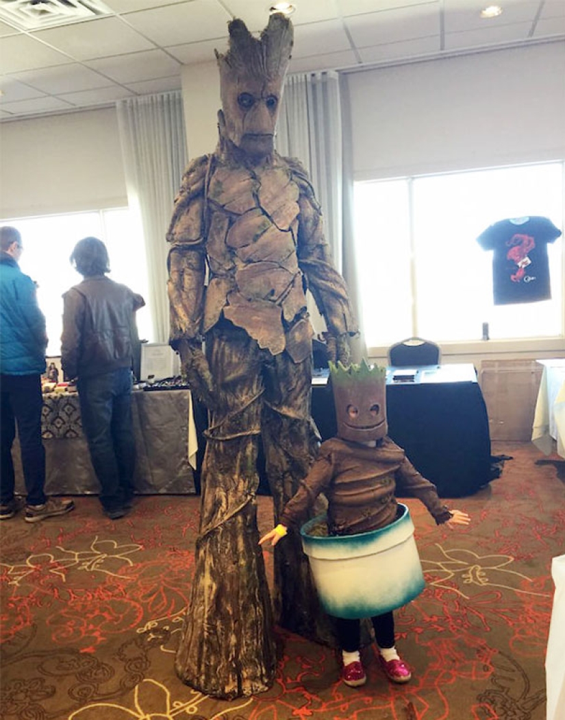 Family contract: how parents and children prepare Halloween costumes together