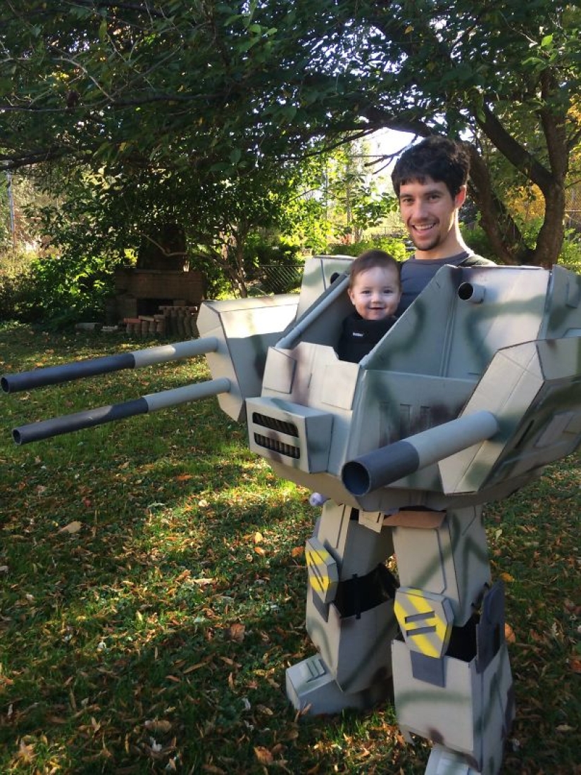 Family contract: how parents and children prepare Halloween costumes together