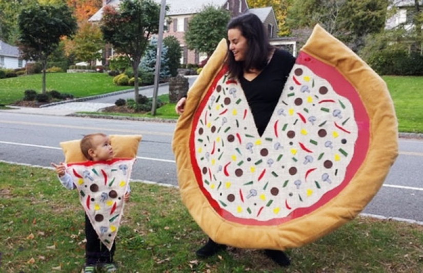 Family contract: how parents and children prepare Halloween costumes together