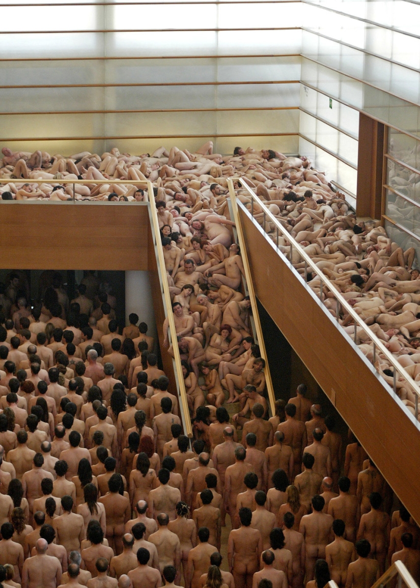 Famine: Spencer Tunick will undress everyone again Famine: Spencer Tunick will undress everyone again