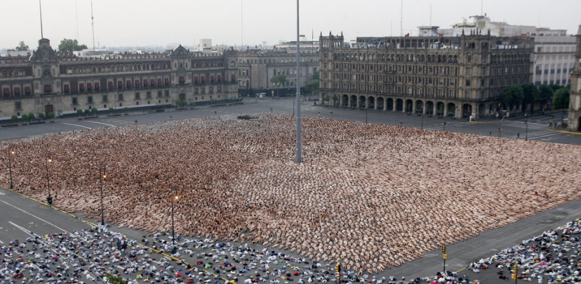 Famine: Spencer Tunick will undress everyone again Famine: Spencer Tunick will undress everyone again