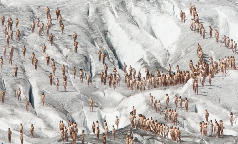 Famine: Spencer Tunick will undress everyone again Famine: Spencer Tunick will undress everyone again