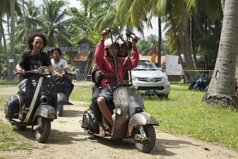 Fans of the legendary Vespa mopeds in Indonesia