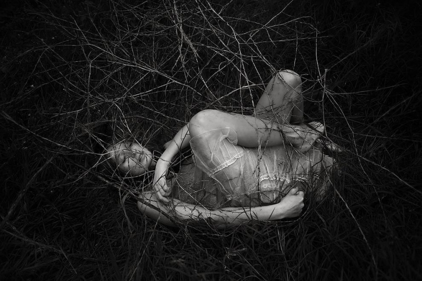 Fantasías de niña en el bosque salvaje Fantasías de niña en el bosque salvaje