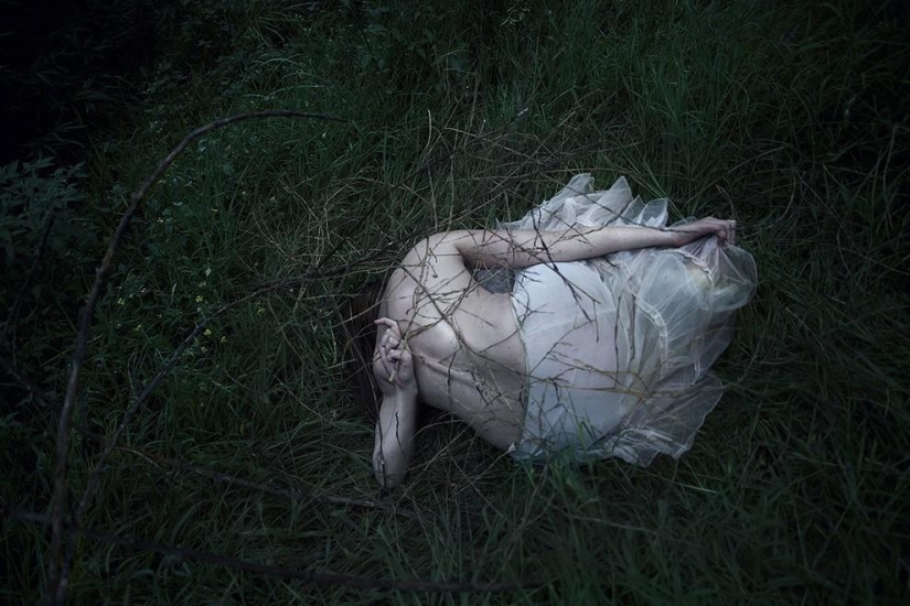 Fantasías de niña en el bosque salvaje Fantasías de niña en el bosque salvaje