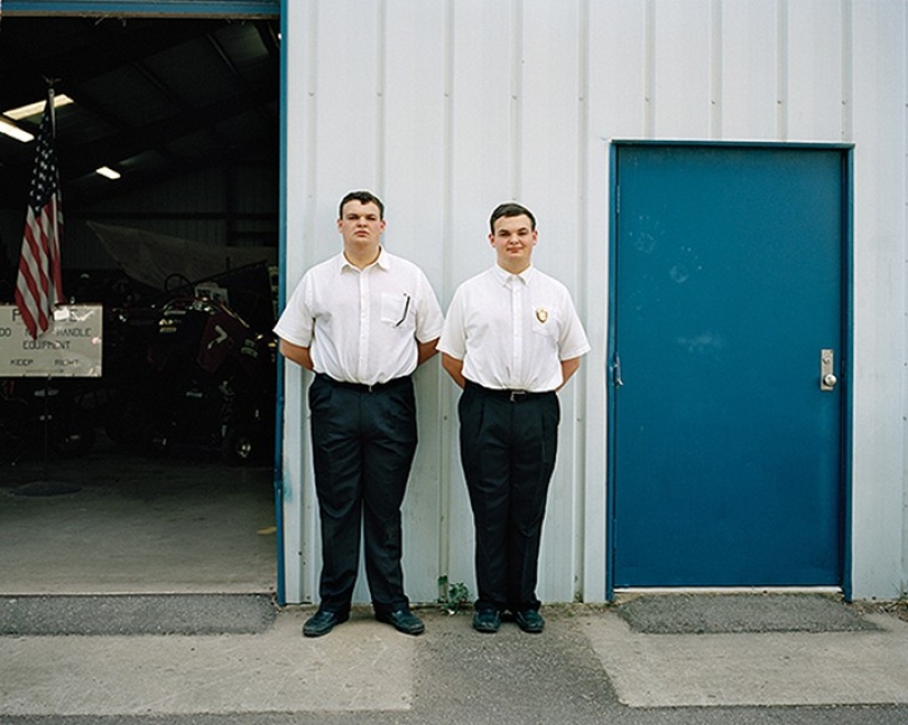 Fascinating portraits of twins