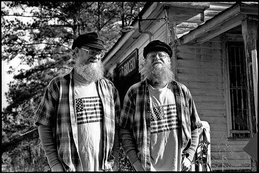 Fascinating portraits of twins