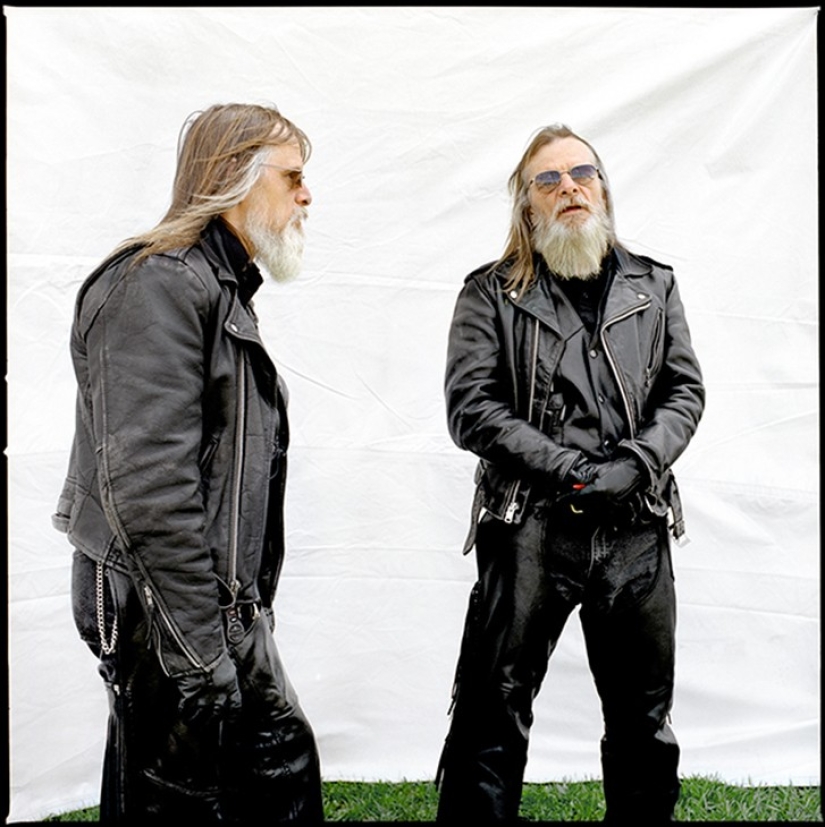 Fascinating portraits of twins