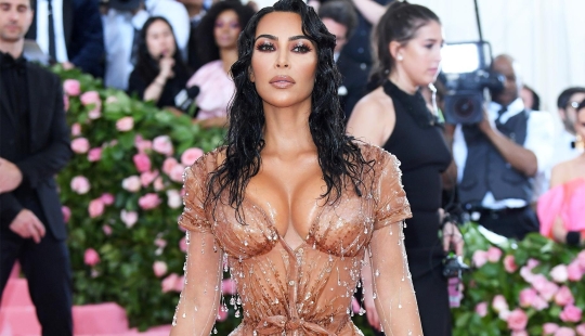 Fashion without complexes: outfits of star celebrities on the verge of decency