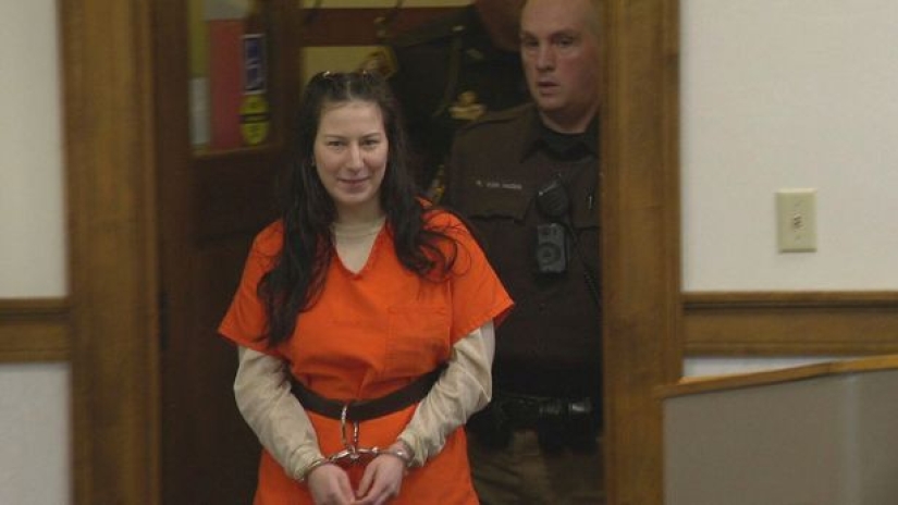 "Female Mantis": American woman killed and beheaded lover during sex