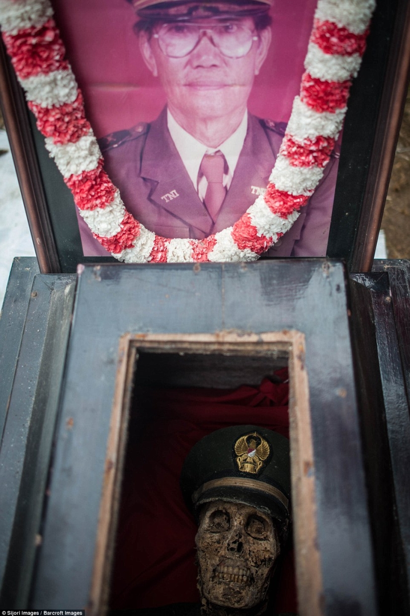 Festival de Manene: Por qué los indonesios desentierran a familiares muertos cada 3 años Festival de Manene: Por qué los indonesios desentierran a familiares muertos cada 3 años