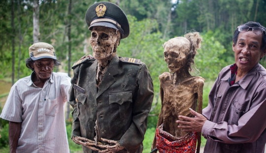 Festival de Manene: Por qué los indonesios desentierran a familiares muertos cada 3 años Festival de Manene: Por qué los indonesios desentierran a familiares muertos cada 3 años