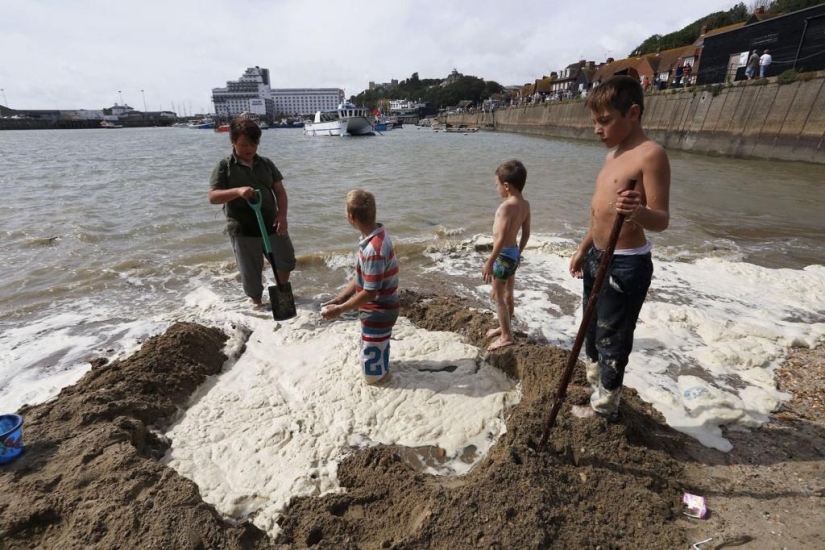 Fiebre del Oro Británica en la playa de Folkestone Fiebre del Oro Británica en la playa de Folkestone