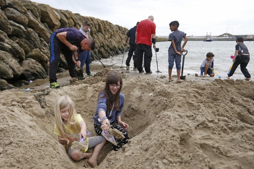 Fiebre del Oro Británica en la playa de Folkestone Fiebre del Oro Británica en la playa de Folkestone
