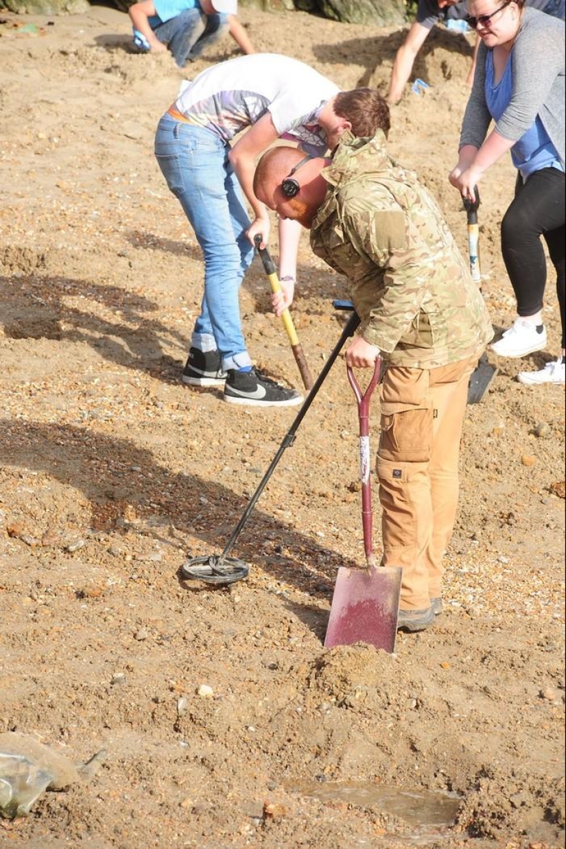 Fiebre del Oro Británica en la playa de Folkestone Fiebre del Oro Británica en la playa de Folkestone