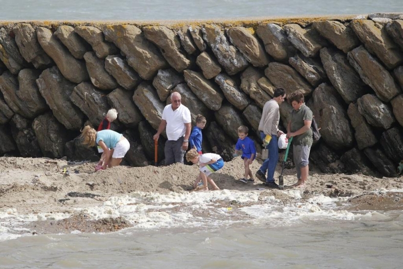 Fiebre del Oro Británica en la playa de Folkestone Fiebre del Oro Británica en la playa de Folkestone