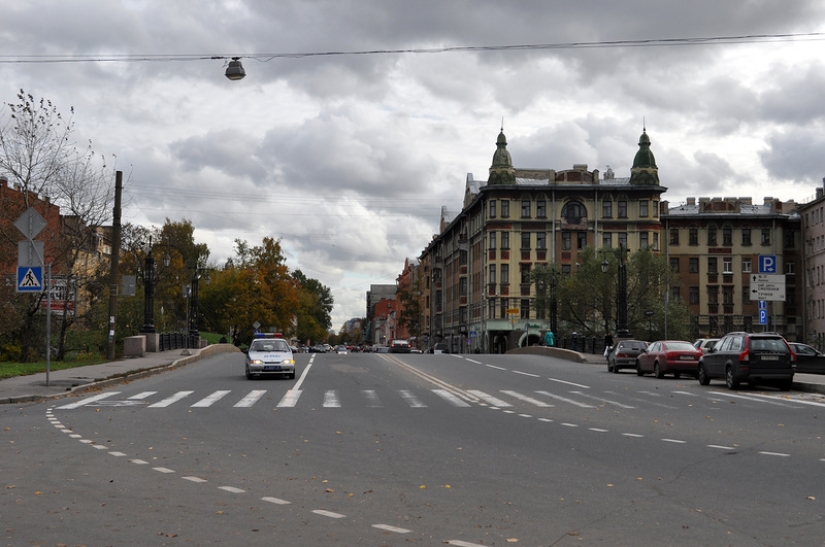 Film walk with Sergey Bodrov to the filming locations of the film "Brother" Film walk with Sergey Bodrov to the filming locations of the film "Brother"
