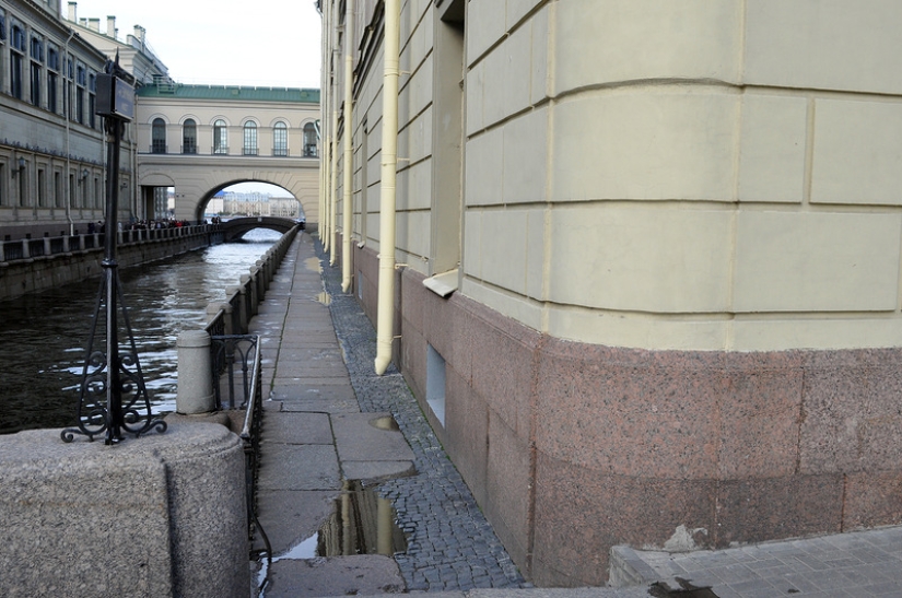 Film walk with Sergey Bodrov to the filming locations of the film "Brother" Film walk with Sergey Bodrov to the filming locations of the film "Brother"
