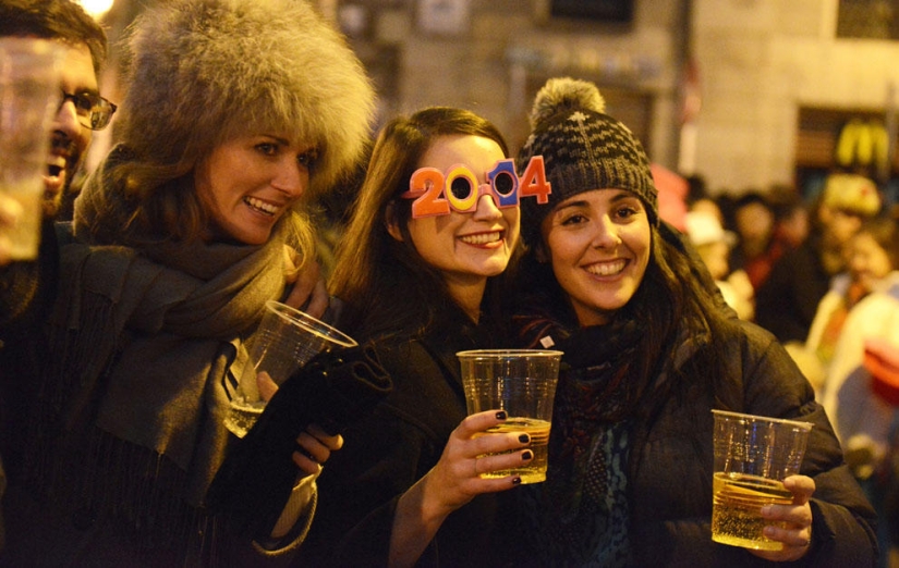 Fireworks, beaches and champagne - how the world met the new year 2014