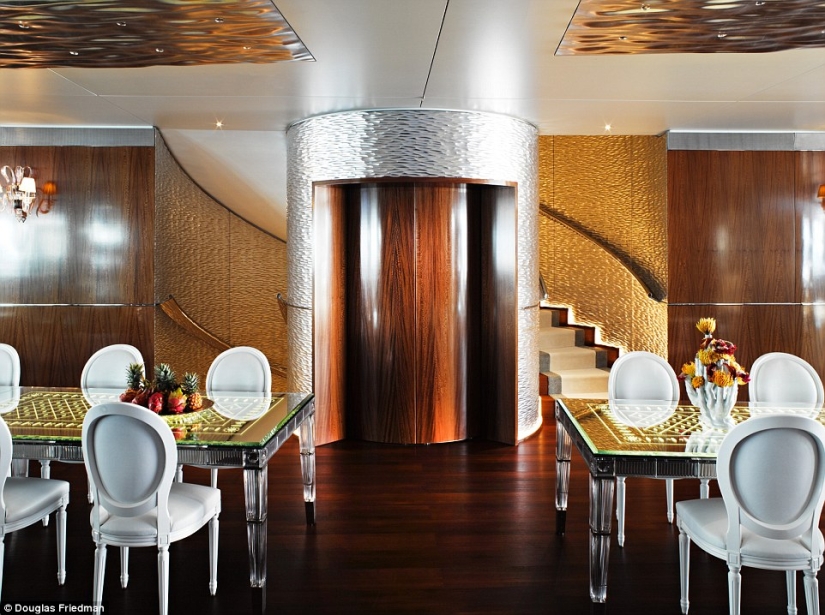First published pictures of the luxurious interiors of billionaire Melnichenko's yacht for $ 300 million First published pictures of the luxurious interiors of billionaire Melnichenko's yacht for $ 300 million