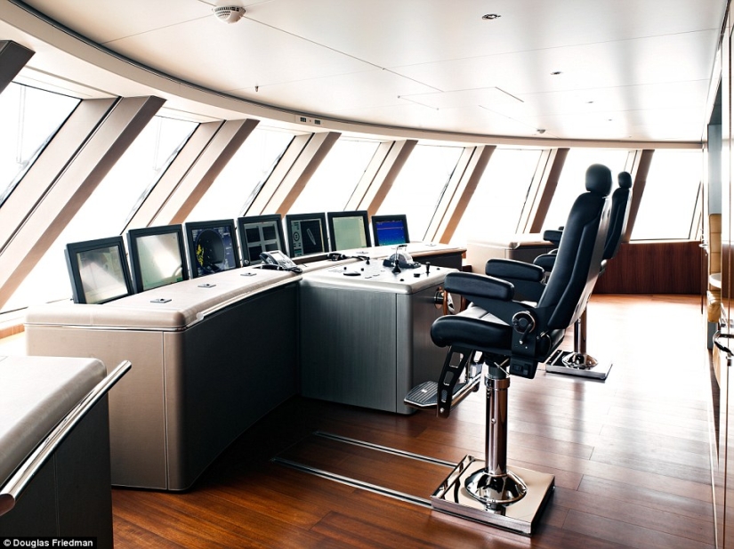 First published pictures of the luxurious interiors of billionaire Melnichenko's yacht for $ 300 million First published pictures of the luxurious interiors of billionaire Melnichenko's yacht for $ 300 million