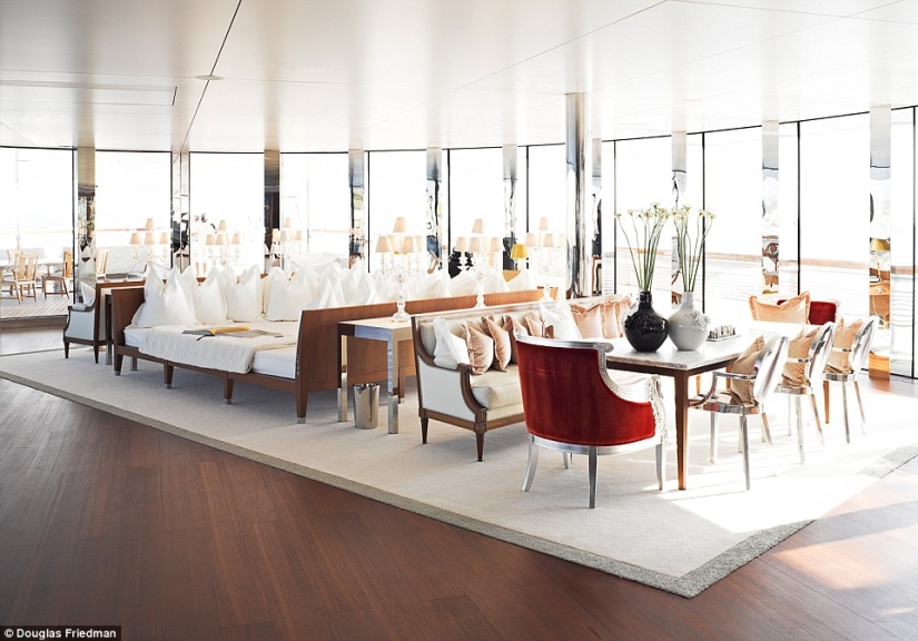 First published pictures of the luxurious interiors of billionaire Melnichenko's yacht for $ 300 million First published pictures of the luxurious interiors of billionaire Melnichenko's yacht for $ 300 million