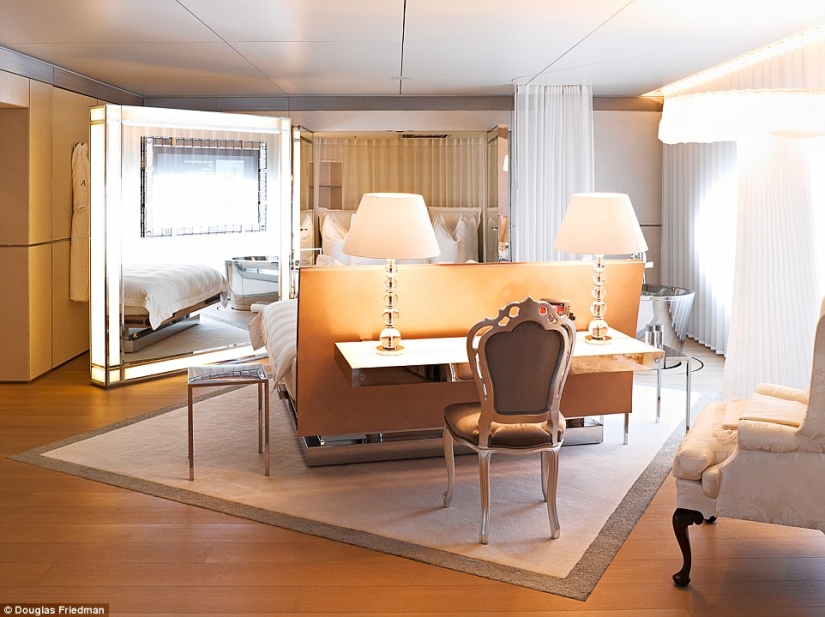 First published pictures of the luxurious interiors of billionaire Melnichenko's yacht for $ 300 million First published pictures of the luxurious interiors of billionaire Melnichenko's yacht for $ 300 million