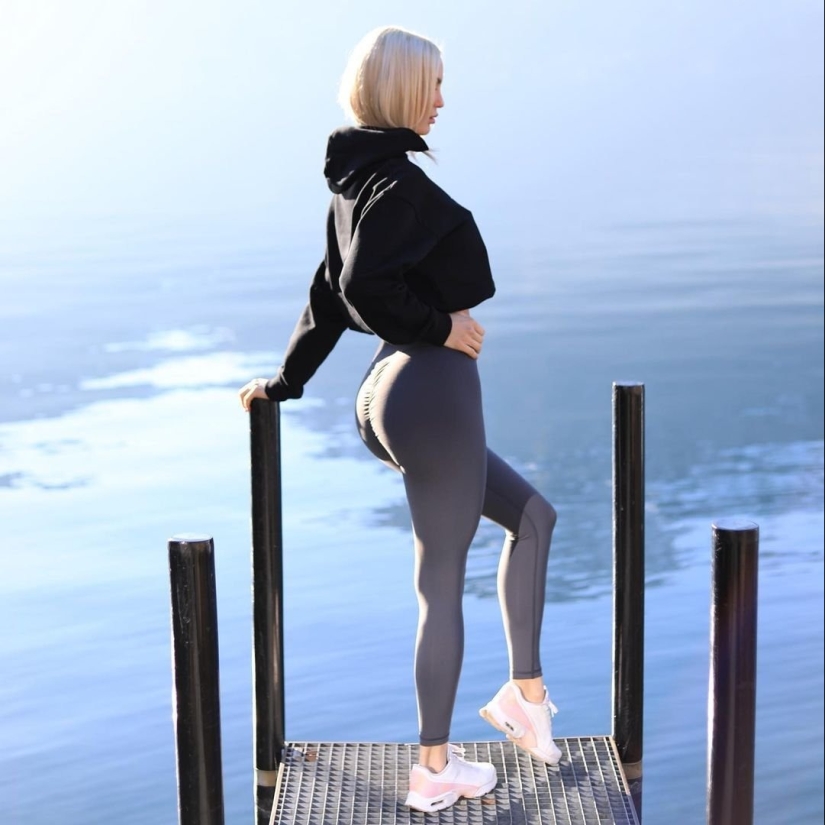 Flexi Amy is an adorable yoga trainer.