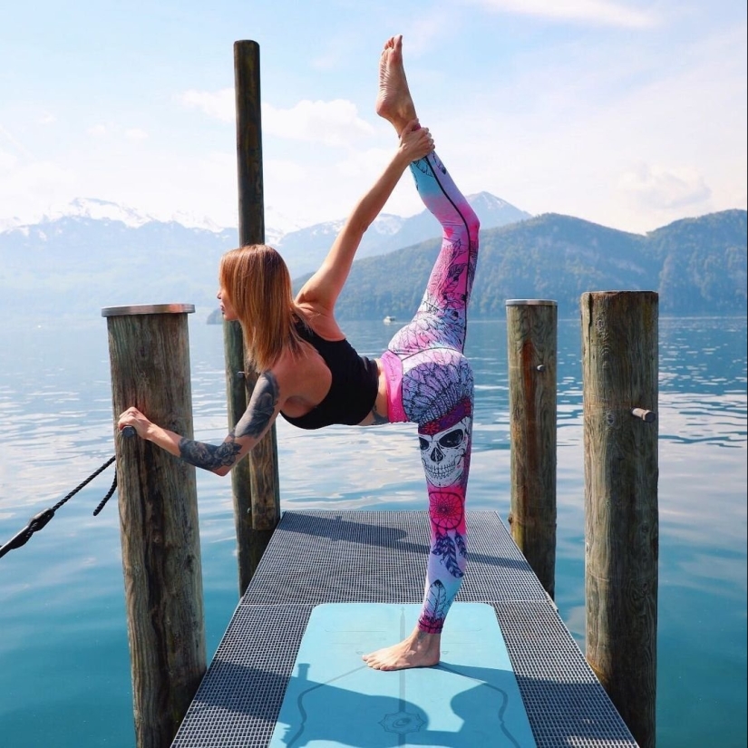 Flexi Amy is an adorable yoga trainer.