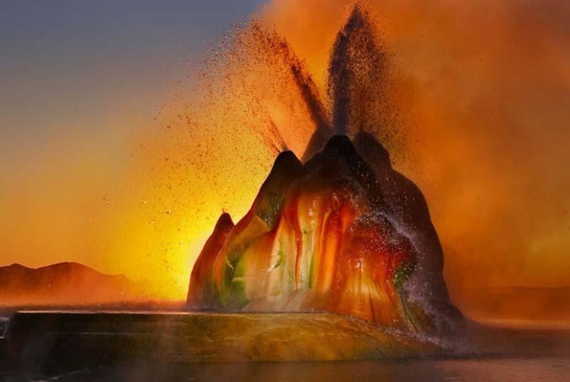 Fly Geyser - Nevada's Hidden Gem Fly Geyser - Nevada's Hidden Gem