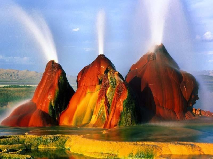 Fly Geyser - Nevada's Hidden Gem Fly Geyser - Nevada's Hidden Gem