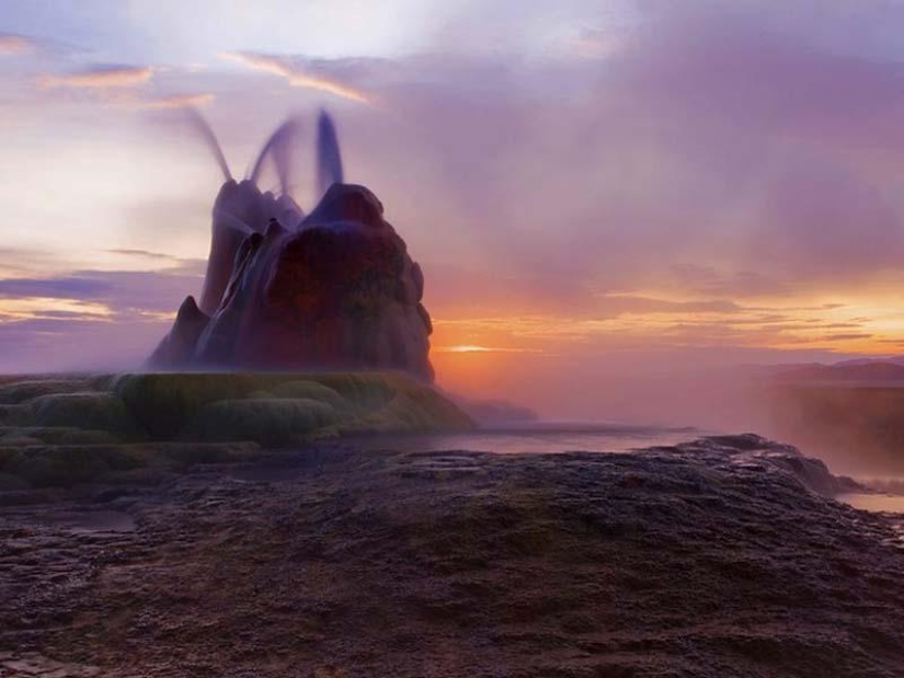 Fly Geyser - Nevada's Hidden Gem Fly Geyser - Nevada's Hidden Gem