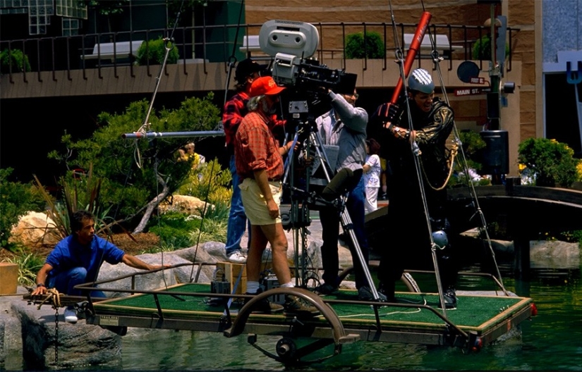 Flying in reality: how to shoot flying skates for the blockbuster "Back to the Future 2"