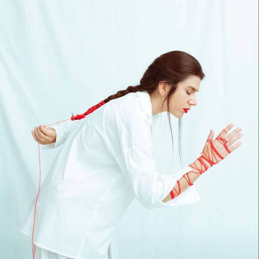 “Follow The Red Line”: My Photography Project Is A Follow-Up Of My Inner Journey, And Here’s The Result “Follow The Red Line”: My Photography Project Is A Follow-Up Of My Inner Journey, And Here’s The Result