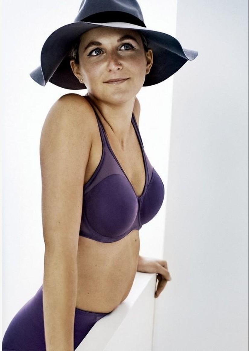 For advertising underwear, the photographer used ordinary women instead of models