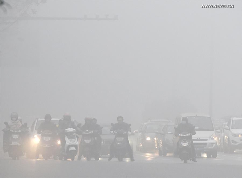 For the first time in history, China has declared a "red" danger level due to terrible smog For the first time in history, China has declared a "red" danger level due to terrible smog